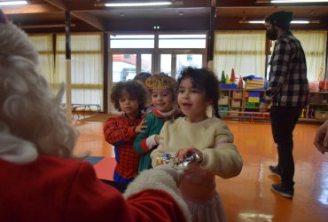 TOURNÉE DU PÈRE NOËL DANS LES CENTRE MATERNELLE